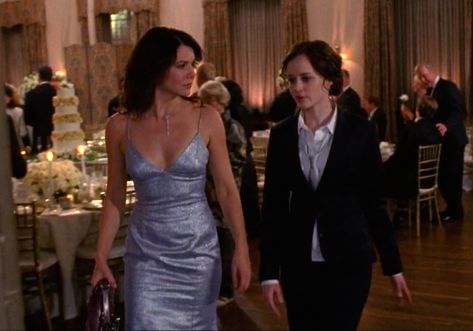 Rory Gilmore Wedding Suit, Rory And Lorelai Outfits, Lorelei Gilmore Dress, Loralie And Rory, Rory Gilmore Dresses, Lorelai Gilmore Dress, Lorelei Gilmore Outfits, Lorelai Outfits, Lorelai Gilmore Outfits