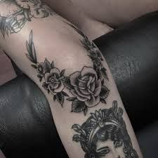 Knee And Shin Tattoos For Women, Thug Tattoos For Women Leg, Knee Border Tattoo, Around Knee Tattoos Women, Upper Knee Tattoo, Tattoo Ideas Geometric, Over The Knee Tattoo, Knee Tattoo Ideas, Hopeless Romantic Tattoo