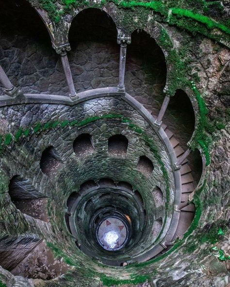 Sintra Abandoned Library, Lake Iseo, Abandoned Village, Villas In Italy, Creepy Houses, Abandoned Mansion, Island Villa, Forgotten Places, French Castles