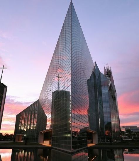 The Crystal Cathedral in California features over 10,000 panes of Owens Corning mirrored glass. Owens Corning’s advanced glass and insulation materials played a crucial role in realizing this architectural masterpiece. #owenscorning #roofingcontractor #houston #corpuschristi Crystal Cathedral, Insulation Materials, Roofing Contractors, Insulation, Houston, California, Architecture, Crystals, Glass