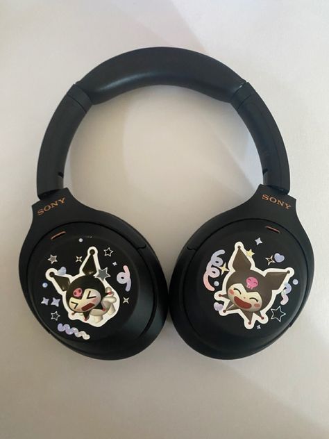 Decorated Sony Headphones, Headphones Ideas, Skullcandy Crusher Evo Aesthetic, Ways To Decorate Headphones, Sonny Headphone, Kuromi Headphones, Headphone Deco, Painted Headphones, Decorate Headphones