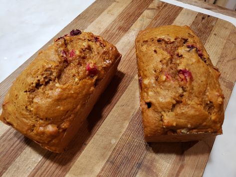 Cranberry Pumpkin Bread, Baking With Pumpkin, Bundy Cake, Pumpkin Cranberry Bread, Cranberry Pumpkin, Butternut Recipes, Mini Loaves, Beautiful Bread, Pumpkin Bread Easy