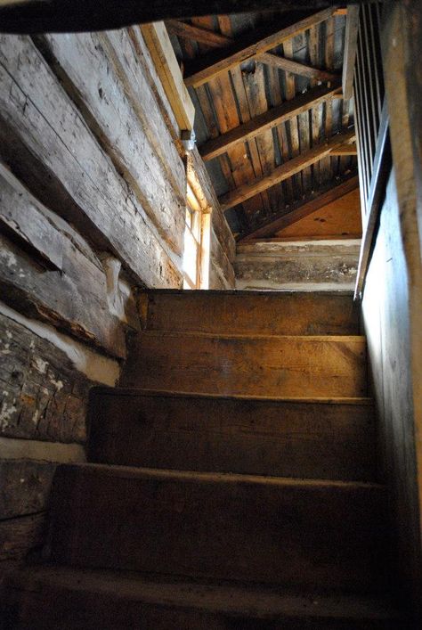 Attic Staircase, Attic Renovation Ideas, Attic Playroom, Attic Stairs, Attic Apartment, Attic Renovation, Attic Storage, Attic Remodel, Cabin Living