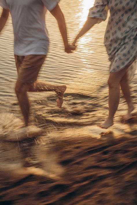 Couple running on the beach, long exposure, sunset rays, sea waves Couples Sunrise Beach Photos, Beach Walk Couple, Couple Walking On Beach, Walk Couple, Portugal Apartment, Love Story Ideas, Good Morning Couple, Engagement Photo Shoot Beach, Love Story Photoshoot