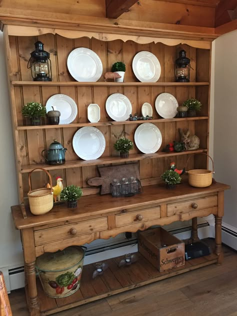 Sideboard Hutch, Dining Room Dresser, House Tweaking, Vintage Hutch, Country Style Furniture, Farmhouse Buffet, Farmhouse Sideboard, Kitchen Hutch, Hutch Decor