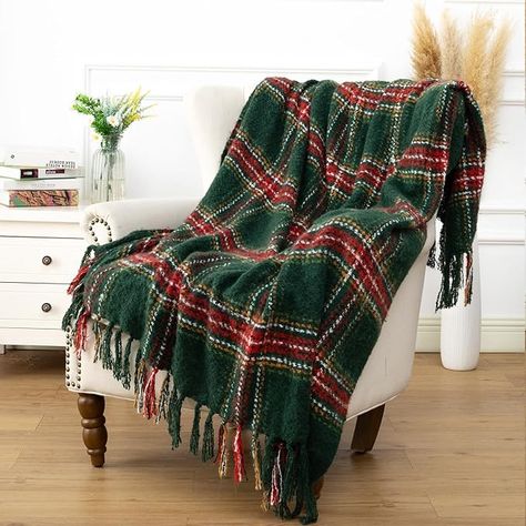 Sofa Farmhouse, Ralph Lauren Christmas, Christmas Throw Blanket, Plaid Christmas Decor, Classic Christmas Decorations, Plaid Throw Blanket, Quilted Throw, Green Couch, Farmhouse Halloween