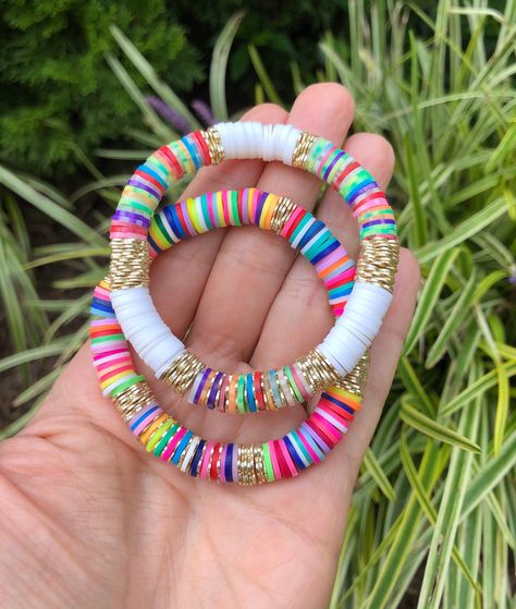 Heishi Bracelet Ideas, Heishi Jewelry, Pink Beaded Bracelets, Heishi Bracelet, Bff Bracelets, Stretchy Beaded Bracelet, Vegan Jewelry, Bracelet Rainbow, Polymer Clay Bracelet