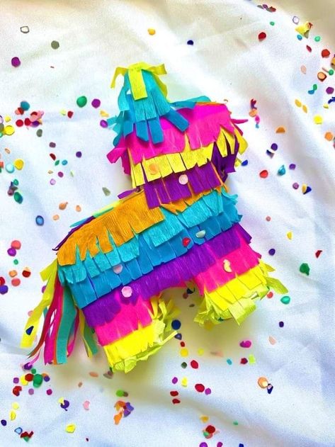 Pinatas Mexicanas, Piniata Ideas, Mexican Piñatas, Halloween Candy Crafts, Mexican Pinata, Mexican Christmas Decorations, Mexican Theme Party Decorations, Mexico Party, All Crafts