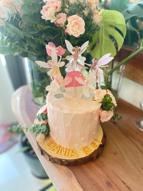 Fairy Cake Pops, Fairy Garden Birthday Cake, Fairy Birthday Party Decorations, Garden Party Cakes, Fairy Garden Cake, Fairy Princess Birthday, Fairy Birthday Cake, Kids Party Inspiration, Cake Table Birthday