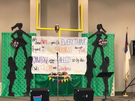 Cheerleading Homecoming Float, Cheerleader Bulletin Board Ideas, Sports Vbs, Cheer Decorations, Pep Club, Rally Idea, Homecoming Floats, Football Banquet, High School Cheerleading