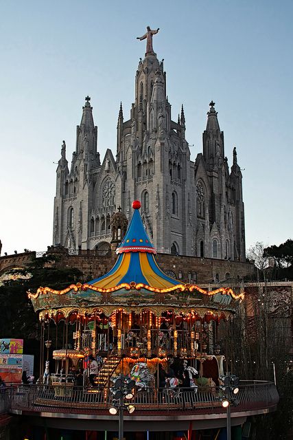 At the Tibidabo Amusement parc your children can try out several attractions while you can enjoy the most beautiful views over Barcelona. Tibidabo Barcelona, Barcelona Catalonia, Barcelona City, Spanish Architecture, Barcelona Travel, Unique Buildings, Merry Go Round, Spain And Portugal, Place Of Worship