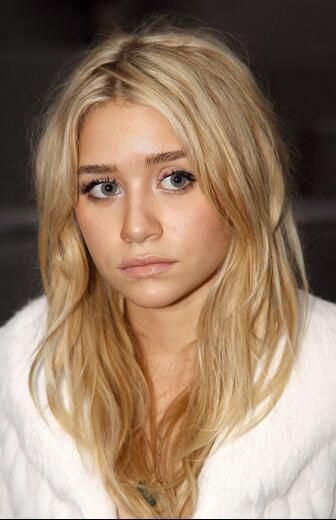 Ashley Olsen Makeup, Ashley Olsen Hair, Ashley Mary Kate Olsen, Olsen Twins Style, Hannah Ferguson, Olsen Sister, Mary Kate Ashley, Olsen Twins, Model Outfit