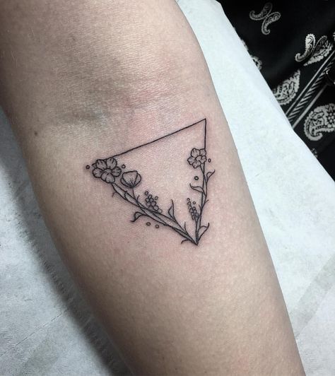 Triangle Tattoos, Handpoke Tattoo, Small Tattoo Designs, Ankle Tattoo, Trendy Tattoos, Finger Tattoos, Minimalist Tattoo, Simple Tattoos, Mini Tattoos