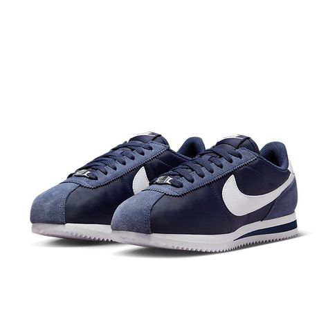 DZ2795-400 Cortez Shoes, Nike Gifts, Nike Casual, Tenis Nike, Cute Nike Shoes, Sneakers Mode, Sports Football, Cute Nikes, Couples Poses For Pictures