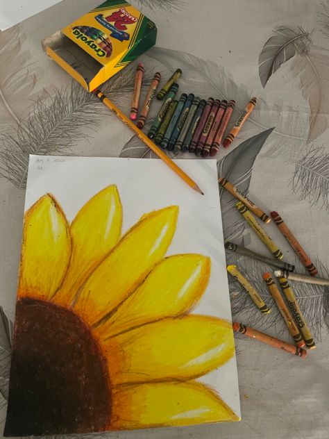 Crions Drawing, Doodles With Colored Pencils, Cute Colored Pencil Drawings Easy, Drawing Ideas Easy Crayons, Oil Pastel Aesthetic Drawings, Cray Pas Art Drawings, Drawings With Wax Crayons, Aesthetic Color Pencil Drawing, Crayon Easy Drawing