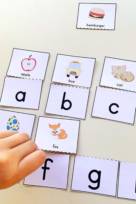 Free Printable Alphabet Matching Puzzle: Great for Pre-K Letter Sound Flashcards, Letter Matching Game, Alphabet Letter Matching, Letter Flashcards, Small Alphabets, Alphabet Sounds, Free Printable Flash Cards, Alphabet Pictures, Alphabet Puzzles