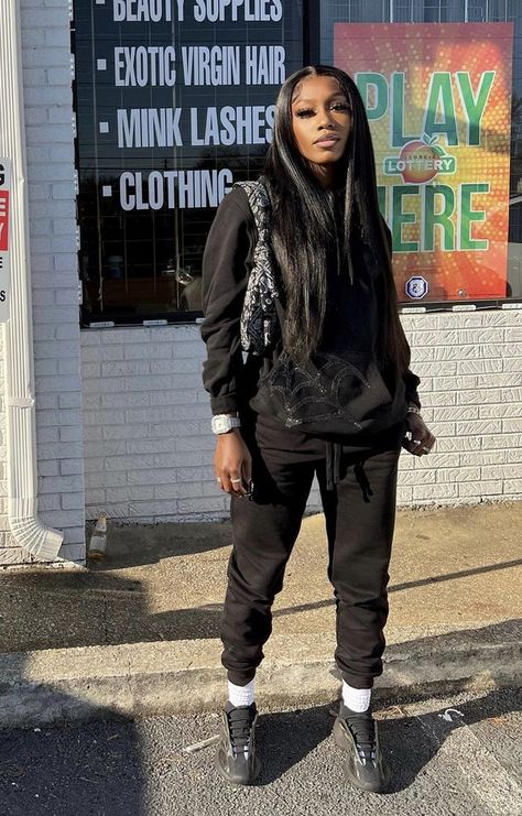 Gray Hoodie Outfit Black Woman, Yeezy 700 Outfit Women Winter, Tomboy Outfits Fall, Tomboy Black Outfits, Sweatpants Outfit Black Women, Cornrows Design, Ink Nails, Yeezy Outfits, Yeezy Outfit Women