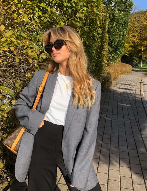 sunny days Brigitte Bardot Style, Teaching Fits, Bardot Brigitte, Funky Fits, Estilo Hailey Baldwin, Bardot Style, Outfits 90s, Winter 22, Gray Blazer