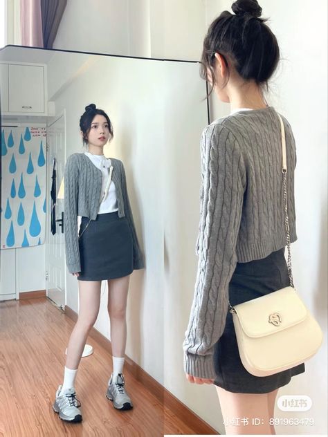 Fashion Outfit Casual Korea, Korean Daily Outfit, Spring Outfits Korea, Preppy Chic Outfits, Ootd Korean, Outfit Korean Style, Simple Style Outfits, Casual Day Outfits, Korean Girl Fashion