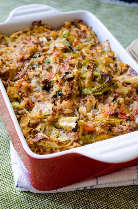 Unstuffed Cabbage Casserole with beef and rice in a casserole pan right from oven Casserole Recipes Vegetarian, Unstuffed Cabbage Casserole, Low Calorie Casserole, Healthy Cabbage, Cabbage Casserole Recipes, Candida Diet Recipes, Unstuffed Cabbage, Minced Beef, Cabbage Casserole