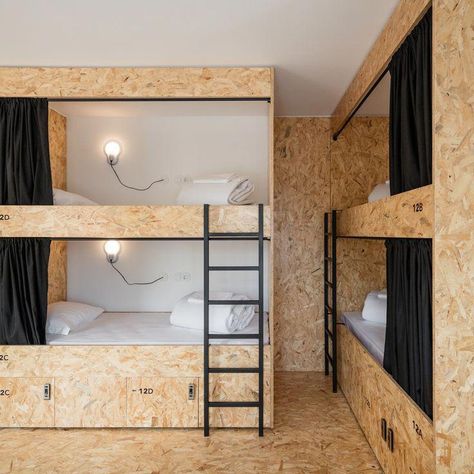 Bunk Bed Rooms, Hostels Design, Hostel Room, Bunk Beds Built In, Built In Bunks, Youth Hostel, Bunk Rooms, Bunk Beds With Stairs, Bunk Bed Designs