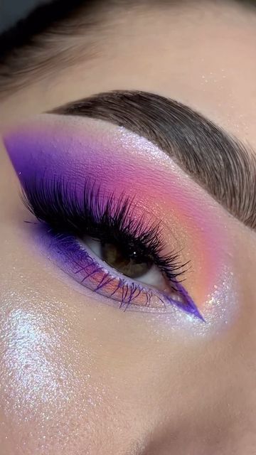 Marie Parmentier on Instagram: "Little colorful look Inspired by @sorokairyna 💜 - (Certains produits m’ont été envoyés gratuitement / Some products were gifted) - 💜@beautybaycom Eye base 2 / High key volume mascara / Metamorphic palette / @ayo_coralie Douce romance palette 💜@bperfectcosmetics x @staceymariemua Carnival Love Tahiti palette / Interstellar palette 💜 @nyxcosmetics_france @nyxcosmetics Junbo eye pencil (Donut) / Lift and snatch (Ash Brown) 💜 @danessa_myricks Light work 3 palette 💜 @glisten_cosmetics Spectra lash mascara (Purple) 💜 @pinkhoneyuk Original Superhold 💜 @suvabeauty Uv brights palette - - #makeup #makeupartist #makeuplover #crueltyfreebeauty #crueltyfree #pinkhoney #bperfect #colourfulmakeup #creativemakeup #nyxcosmetics #carnivalpalette #fentybeauty #danes Bright Colorful Eye Makeup, Comp Makeup, Light Eye Makeup, Glisten Cosmetics, Carnival Lights, Danessa Myricks, Eye Base, Palette Makeup, Light Work