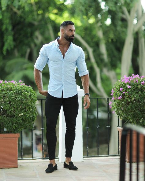 Smart Casual Menswear, Everyday Casual Outfits, Mens Fashion Smart, Camisa Social, Men Loafers, Stylish Mens Outfits, Military Men, Muscular Men, Black Men Fashion