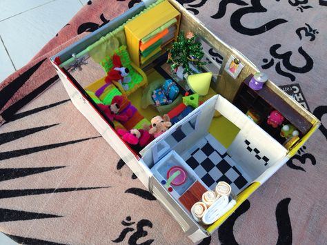 My first shoebox dollhouse. the clip is here http://youtu.be/STkM2mYFMDw Shoebox Bedroom Project, Shoebox House Project, Shoe Box House, Borrowers Aesthetic, Shoebox Dollhouse, Shoebox House, Diorama Kids, Rose Bedroom, Sunday Activities