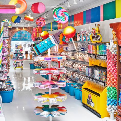 Dylans Candy Bar, Candy Store Design, Candy Store Display, Real New York, New York City Restaurants, Child Birthday Party, Teen Stores, Candy Room, Candy Shops