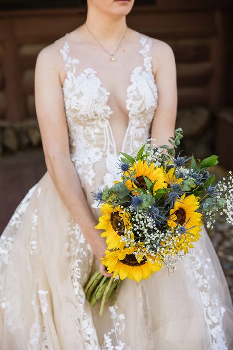 Tri-Color Trendy Wedding Colors, Beulah Land, Wedding Scottish, Flagstaff Wedding, Bouquet Sunflower, Navy Wedding Colors, Wedding Arizona, Az Wedding, Wedding Yellow