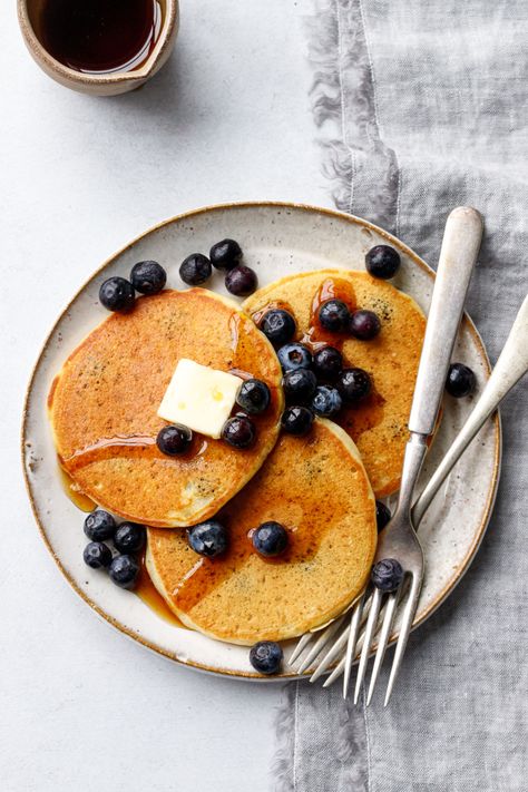 Blueberry Sourdough, Sourdough Pancakes Recipe, Breakfast Pictures, Blueberry Pancakes Recipe, Buttermilk Pancakes Fluffy, Sourdough Pancakes, Pancake Recipe Easy, Easy Blueberry, How To Make Pancakes