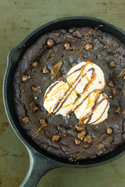 Chocolate Pizookie | Skillet cookie recipes | With salted caramel sauce Chocolate Skillet Cookie, Pizookie Recipe, Skillet Cookie Recipe, Bolo Red Velvet, Velvet Cake Recipes, Skillet Cookie, Kebab Recipes, Salted Caramel Sauce, Cast Iron Skillet