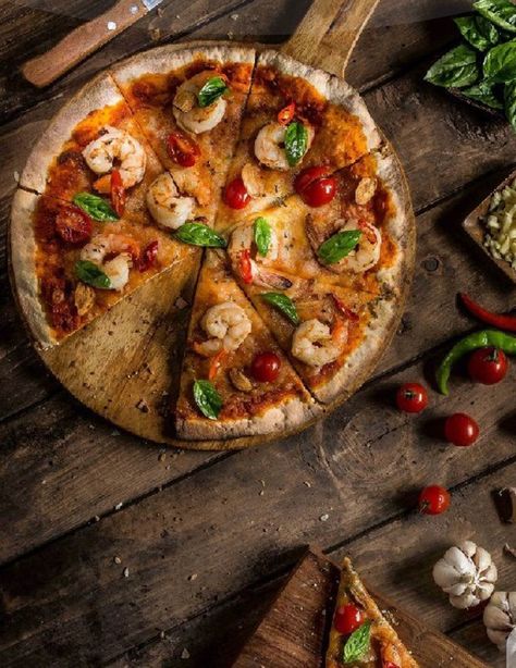 @SnapbiteCafe Deep Dish Pizza Crust, Fingerfood Party, Food Photoshoot, Food Photography Inspiration, Food Photography Tips, Deep Dish Pizza, Food Drink Photography, Think Food, Delicious Pizza