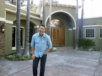 David Bromstad takes recent lottery winners on over-the-top house hunts for their new dream homes. I love this show and he just seems like he would be fun to hang out with! Lottery Dream Home, David Bromstad, Lottery Winners, Lottery Winner, Tv Quotes, Family Stories, House Hunting, Dream Homes, Dream Home