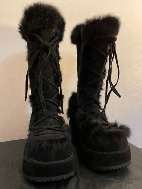 Cute Shoes Boots, Fluffy Boots, Shoe Inspo, Aesthetic Shoes, Swag Shoes, Gothic Outfits, Dream Shoes, Edgy Outfits, Harajuku Fashion