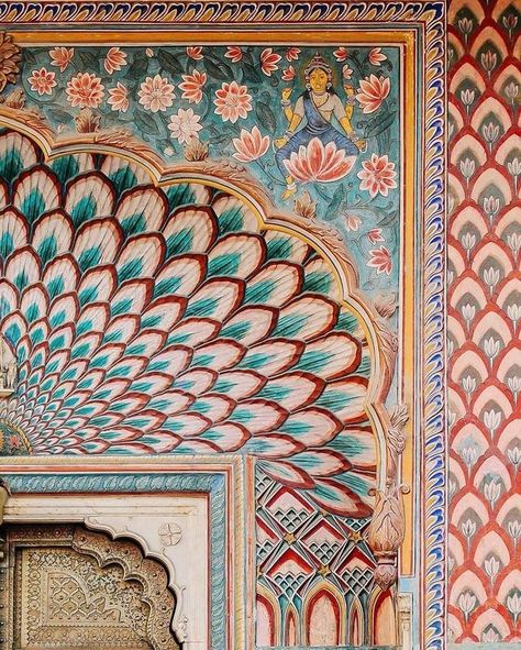 @raahiliving Jaipur Culture, Jaipur Architecture, Jaipur Design, Jaipur Aesthetic, Jaipur City Palace, Jaipur Palace, Jaipur Art, City Palace Udaipur, City Palace Jaipur