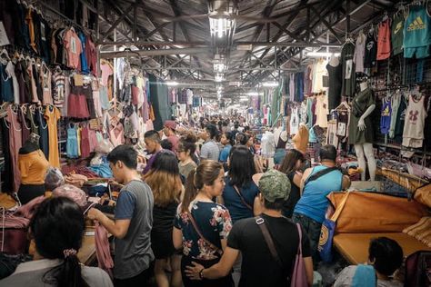 This must be the most famous "tiangge" or market in Metro East!You’ve probably heard of the Taytay Tiangge at least once before, and you’ve probably been told that it’s enormous and insanely affordable.ABOUT TAYTAY TIANGGETaytay, Rizal is known as the Garments Capital of the Philippines and is home to the increasingly popular Taytay Tiangge. Thanks to an initiative by the local Taytay government in 2014, Taytay-based dressmakers who used to rent space in Baclaran, Divisoria, and Greenhills now h Taytay Rizal Philippines, Divisoria Manila, Taytay Rizal, Antipolo, Wallpaper Green, What To Buy, Night Market, Public Transport, Manila