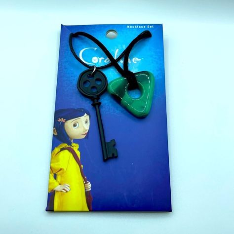 Laika- Coraline Necklaces (Button Skeleton Key & Seeing Stone) Coraline Jewelry, Coraline Keychain, Coraline Gifts, Rock Crochet, Coraline Stuff, Coraline Button, Coraline And Wybie, Faceted Glass Bead Necklace, Scary Drawings