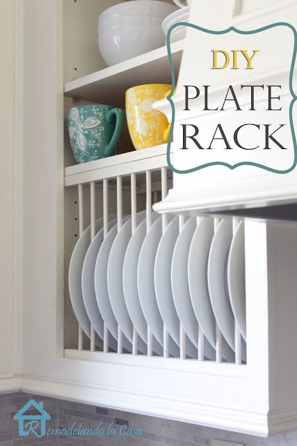 Wood Working Kitchen Cabinet Renovation: DIY - Inside Cabinet Plate Rack Organization Cabinet Plate Rack, Diy Plate Rack, Cocina Diy, Kitchen Design Diy, Kitchen Glass, Inside Cabinets, Plate Rack, Kitchen Cabinet Remodel, Diy Kitchen Decor