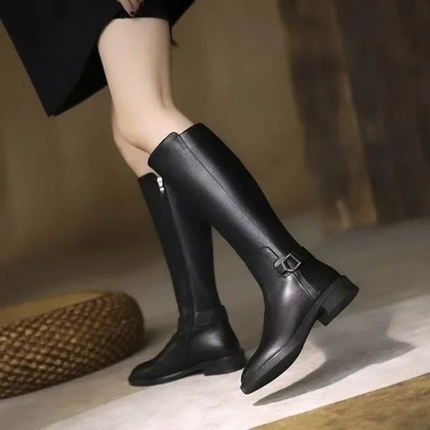 Discover the latest Women's Luxury Leather Knee High Boots on Ftfmarket.net #LuxuryFootwear #KneeHighBoots #Ftfmarket #fashion Long Leather Boots, Leather Knee Boots, Equestrian Boots, Buckled Flats, Party Heels, Winter Stil, Pu Heels, Genuine Leather Shoes, Long Boots