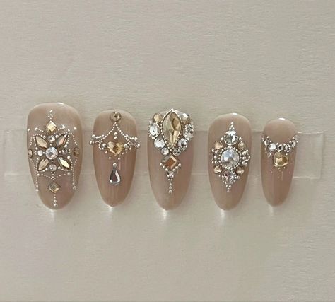 Pearl And Gem Nails, Nail Crystal Designs, Gem Nail Designs, Diy Rhinestone Nails, Business Nails, Hello Nails, Butterfly Nail Art, Nail Jewels, Swarovski Nails