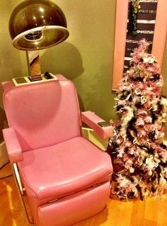 Vintage Beauty Salon, Vintage Hair Salons, Hair Salon Chairs, Salon Hair Dryer, Blush And Grey, Salon Chairs, Beauty Parlor, Salon Hair, Home Salon