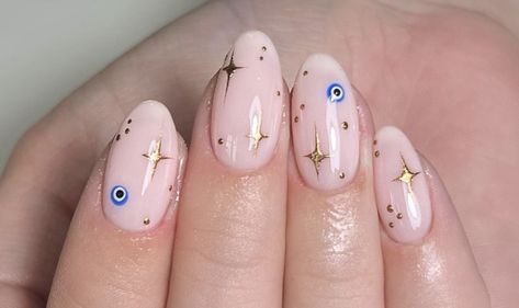 Turkish Eye Nail Art, Turkish Inspired Nails, Hanukkah Nails Designs, Turkish Nails Designs, Turkish Nails, Turkish Eye Nails, Hanukkah Nails, Europe Nails, Evil Eye Nails