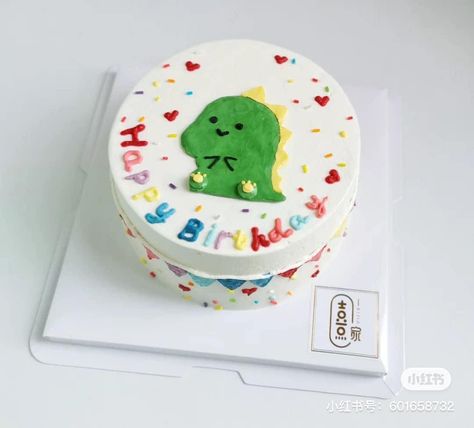 Korean Cake Dino, Bento Cake Dino, Dino Birthday Cake, Korea Cake, Mini Pastel, Dino Cake, Cake Decorating Icing, Cake Cafe, Korean Cake