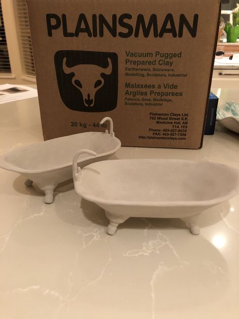 Mini claw foot bathtub planters or soap dishes. Your choice! #ceramics #handbuilt #clay #pottery Clay Bathtub Sculpture, Clay Bathtub, Polymer Clay Soap Dish, Bathtub Ceramic, Soap Dish Diy, Claw Foot Bathtub, Ceramic Bathtub, Pottery Soap Dish, Sculpture Art Clay