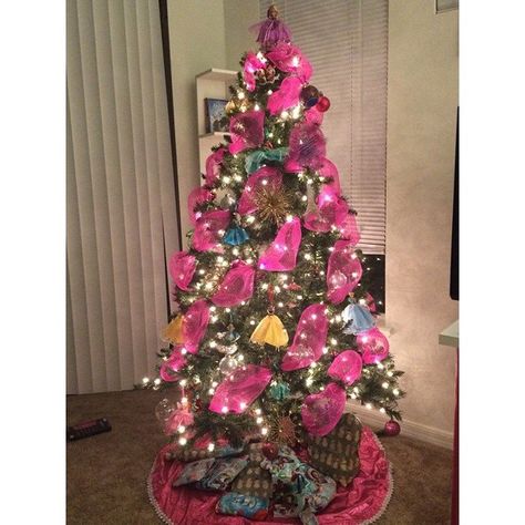 The Epic Disney Christmas Trees That Every Fan Will Obsess Over Princess Christmas Tree Ideas, Disney Christmas Tree Ideas, Disney Princess Christmas Tree, Disney Christmas Trees, Disney Christmas Tree Theme, Princess Christmas Tree, Christmas At Disney World, Disney Christmas Tree Decorations, Princess Tree