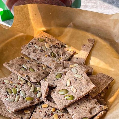 𝐑𝐢𝐬𝐡𝐢𝐭𝐚 | 𝐇𝐞𝐚𝐥𝐭𝐡𝐲 𝐅𝐨𝐨𝐝 𝐑𝐞𝐜𝐢𝐩𝐞𝐬 on Instagram: "Healthy Snacking Episode 2: Ragi Crackers Such a great replacement for biscuits, have it with tea or some cheese.♥️ Comment for thé recipe☺️ . . . . . . . #millet #cracker #healthy #healthysnacks #healthylifestyle #vegetarianrecipes #cleaneating" Ragi Crackers Recipe, Millet Crackers, Healthy Snacking, Cracker Recipes, Millet, Crackers, Healthy Food, Healthy Snacks, Vegetarian Recipes