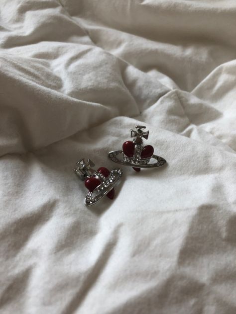 Vivienne Westwood Heart Earrings, Vivienne Westwood Earrings Aesthetic, Heart Jewelry Aesthetic, Red Earrings Aesthetic, Red Jewelry Aesthetic, Coquette Accesorios, Heart Earrings Aesthetic, Viviane Westwood, Coquette Accessories