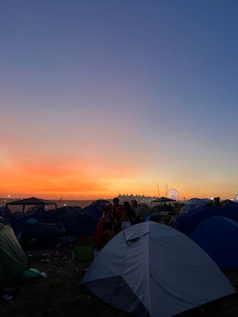 Boardmasters Aesthetic, Camping Festival, Festival Camping Aesthetic, Festival Friends Aesthetic, Festival With Friends Aesthetic, Boardmasters Festival, Music Festival Camping Aesthetic, Music Festival Campsite, Cavendish Beach Music Festival