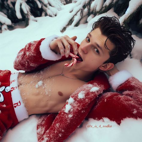 Tom Holland Abs Wallpaper, Tom Holland Christmas, Tom Holland Boyfriend, Tom Holland Hot Pics, Holland Christmas, Tom Holland Aesthetic, Tom Holland Abs, Holland Art, Boyfriend Aesthetic